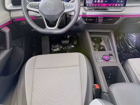 New 2026 Volkswagen Tiguan SE AWD/4WD image 24
