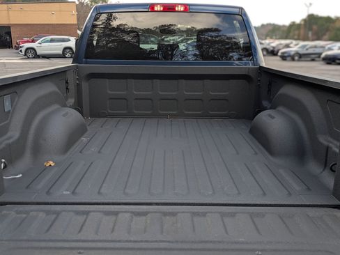 Used 2024 RAM 2500 Big Horn w/ Sport Appearance Package image 18