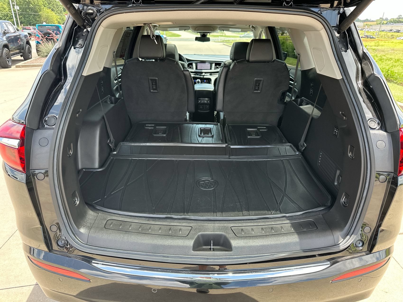 Used 2021 Buick Enclave Avenir w/ Avenir Technology Package FWD image 25