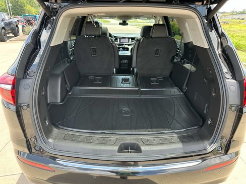 Used 2021 Buick Enclave Avenir w/ Avenir Technology Package FWD image 25