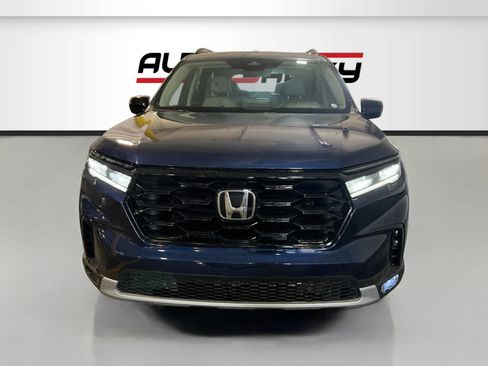 Used 2025 Honda Pilot Touring image 2