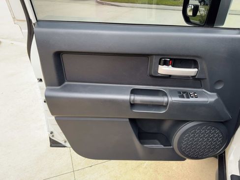 Used 2014 Toyota FJ Cruiser 4WD w/ Convenience Package image 21