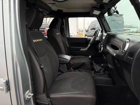 Used 2013 Jeep Wrangler Unlimited Sahara w/ Connectivity Group image 9