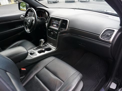 Used 2018 Jeep Grand Cherokee Limited AWD/4WD image 16