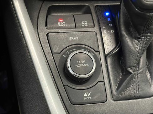 Certified 2020 Toyota RAV4 XLE w/ Convenience Package AWD/4WD image 22
