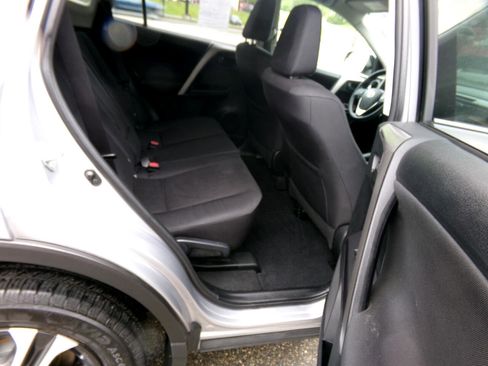 Used 2016 Toyota RAV4 LE image 16