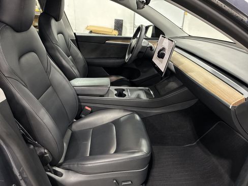 Certified 2023 Tesla Model Y Long Range AWD/4WD image 13