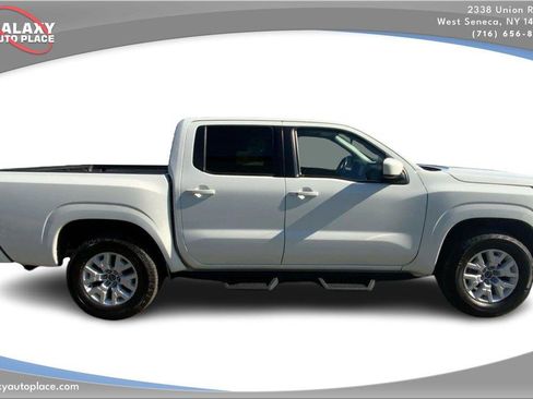 Used 2022 Nissan Frontier SV AWD/4WD image 4