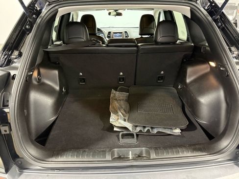 Used 2019 Jeep Cherokee Latitude Plus image 16