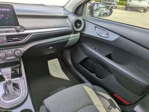 Used 2024 Kia Forte LXS w/ LXS Technology Package FWD image 15