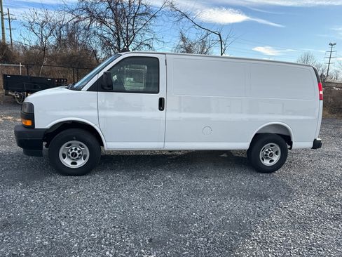New 2025 GMC Savana 2500 w/ Driver Convenience Package RWD image 2