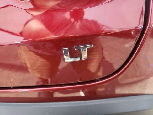 Used 2025 Chevrolet Trax LT w/ LT Convenience Package image 5