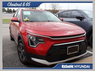 Used 2023 Kia Niro EX video 1