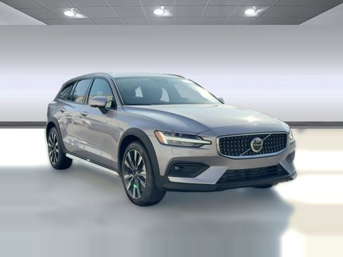 Certified 2026 Volvo V60 B5 Cross Country Ultra image 7