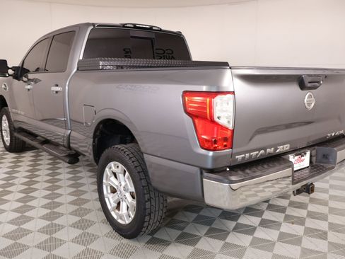 Used 2017 Nissan Titan SV w/ Heavy Duty GAWR Package AWD/4WD image 21