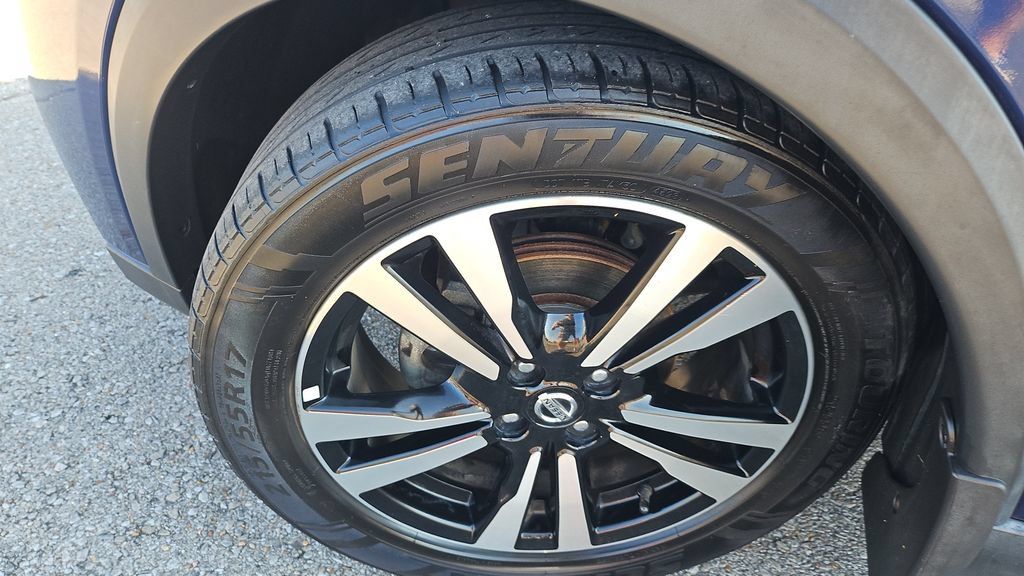 Used 2018 Nissan Kicks SR FWD image 20