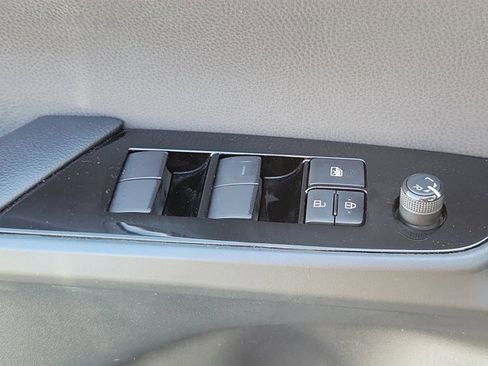 Used 2021 Toyota Prius Prime XLE w/ Carpet Mat Package (TMS) image 30