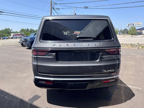 Used 2024 Jeep Wagoneer L Series II w/ Flexible Seating Group AWD/4WD image 7
