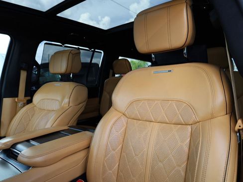 Used 2025 Jeep Grand Wagoneer Series III w/ Rear Seat Video Group 1 AWD/4WD image 8