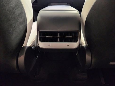 Used 2022 Tesla Model Y Performance image 28