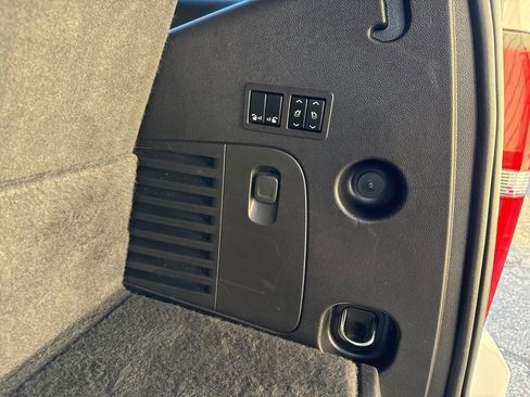 Used 2018 Chevrolet Tahoe Premier image 11