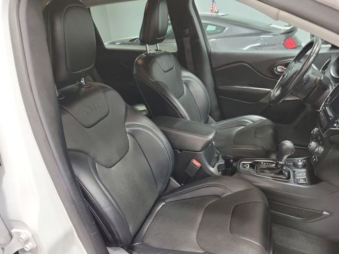 Used 2019 Jeep Cherokee Limited image 20