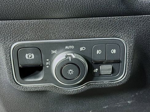 Used 2024 Mercedes-Benz GLB 250 4MATIC image 10