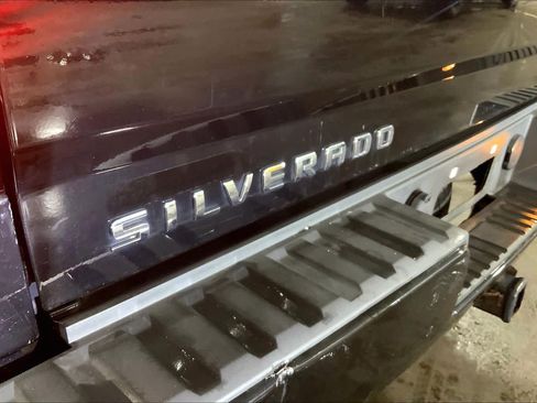 Used 2017 Chevrolet Silverado 1500 Custom w/ Custom Convenience Package AWD/4WD image 10