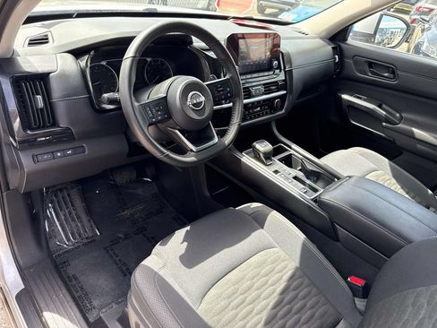 Used 2025 Nissan Pathfinder SV FWD image 19