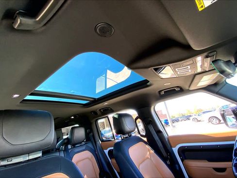 Used 2023 Land Rover Defender 130 X-Dynamic SE image 14