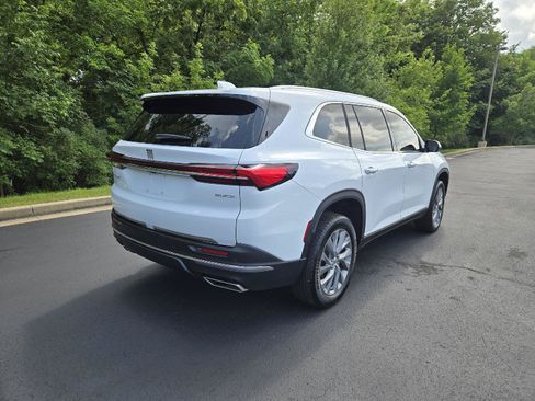Used 2025 Buick Enclave Preferred FWD image 3
