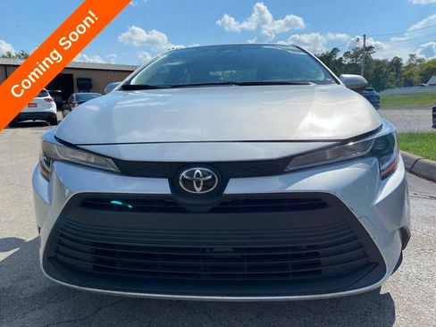 Used 2023 Toyota Corolla LE FWD image 3