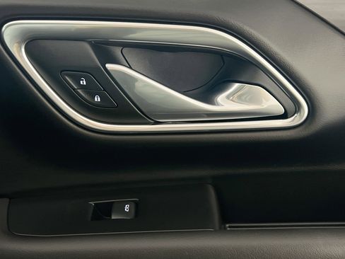 Used 2023 GMC Yukon SLT w/ SLT Luxury Package image 32