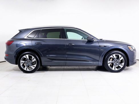 Used 2022 Audi e-tron Premium Plus image 28