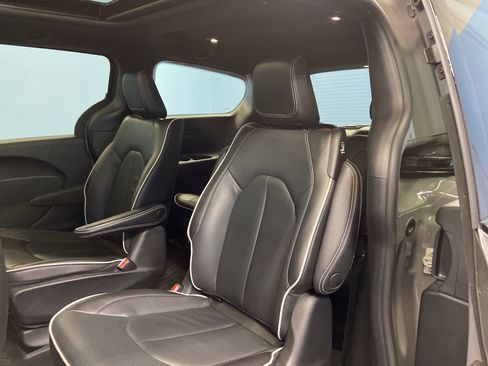 Used 2022 Chrysler Pacifica Limited w/ S Appearance Package image 27