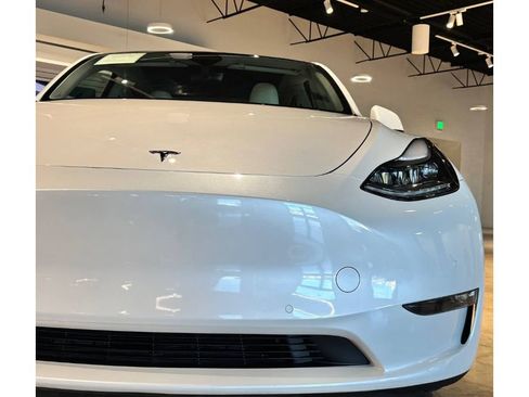 Used 2022 Tesla Model Y Performance image 6