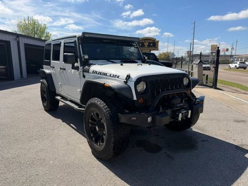 Used 2010 Jeep Wrangler Unlimited Rubicon w/ Trailer Tow Group AWD/4WD image 3
