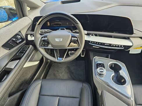 New 2026 Cadillac Optiq Luxury 2 image 23
