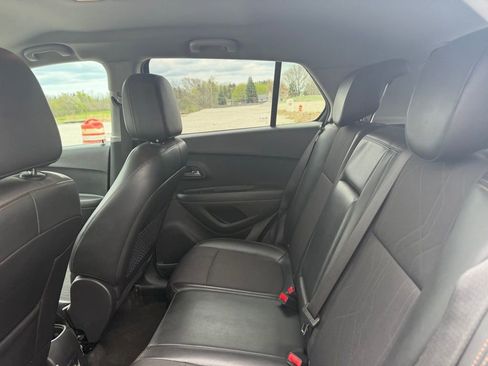 Used 2020 Chevrolet Trax LT w/ LT Convenience Package FWD image 6