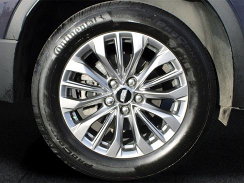 Used 2025 Cadillac XT4 Premium Luxury image 10