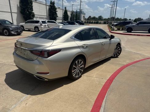 Used 2019 Lexus ES 350 w/ Accessory Package 2 FWD image 2