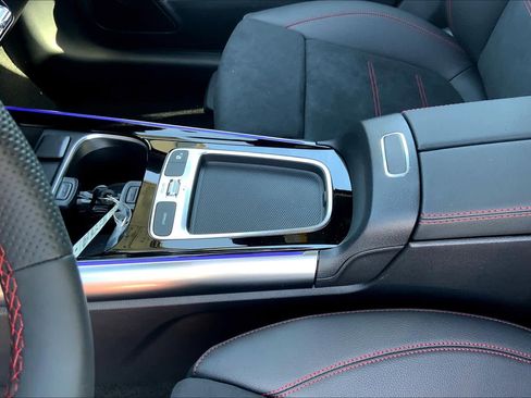 New 2025 Mercedes-Benz GLA 250 image 10