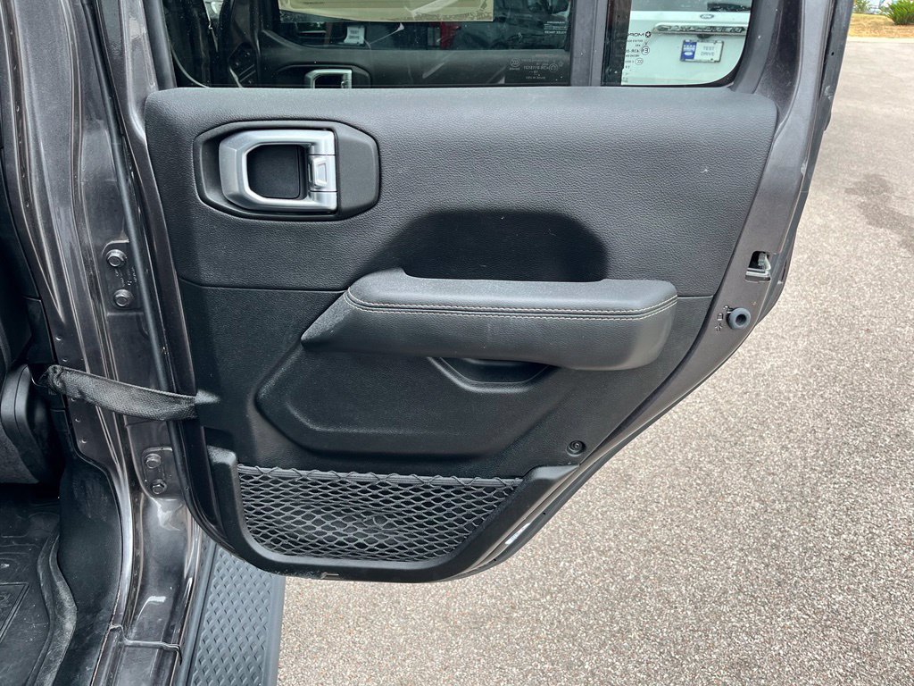 Used 2020 Jeep Gladiator Overland AWD/4WD image 17