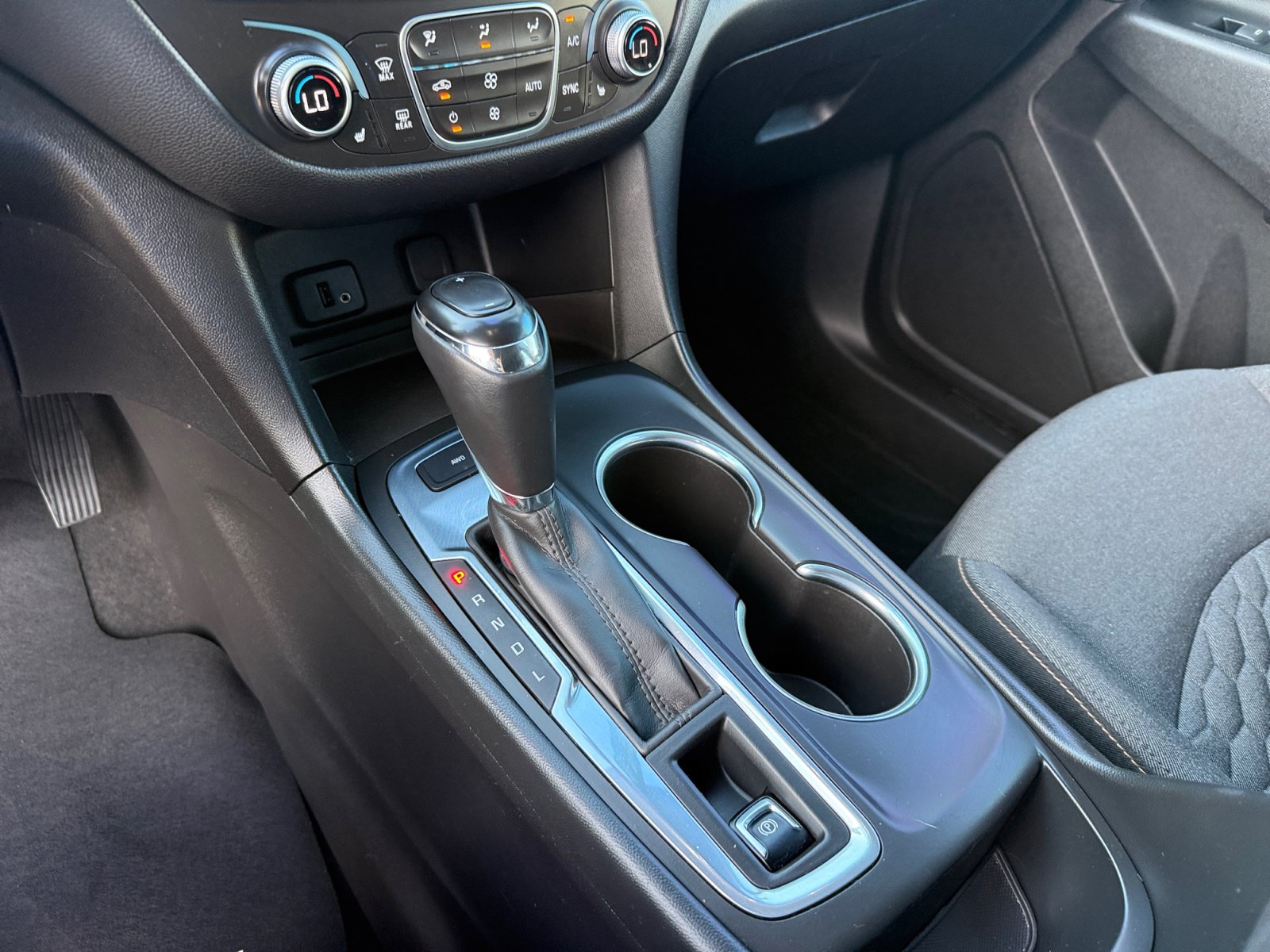Used 2018 Chevrolet Equinox LT AWD/4WD image 13