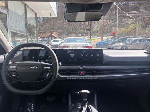 Used 2025 Kia K4 LXS image 33