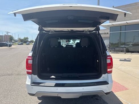 Used 2020 Ford Expedition XLT w/ Equipment Group 202A AWD/4WD image 15
