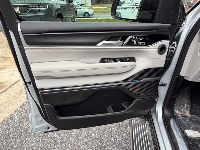 New 2026 Jeep Grand Wagoneer Summit AWD/4WD image 12