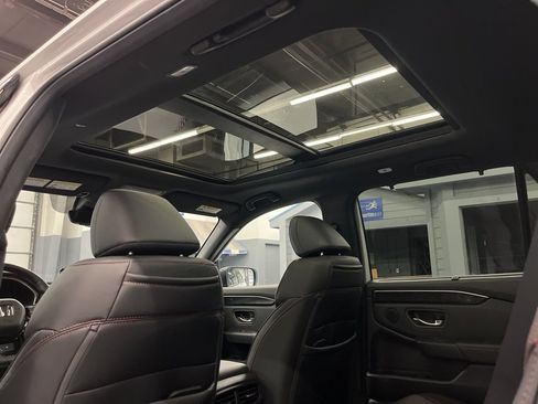 Used 2025 Honda Pilot Black Edition image 31