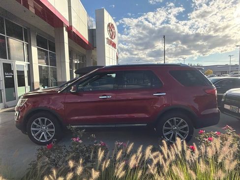 Used 2017 Ford Explorer Limited w/ Equipment Group 303A AWD/4WD image 7
