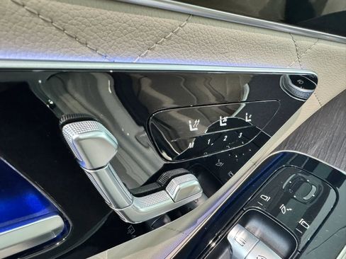 Used 2022 Mercedes-Benz S 580 4MATIC Sedan w/ AMG Line Package image 10